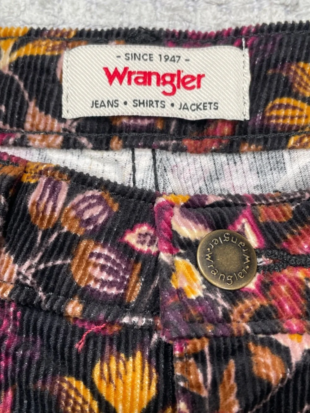 Wrangler High Rise Fierce Flare Corduroy Pants Retro Floral Pattern Size 4 - Picture 9 of 16